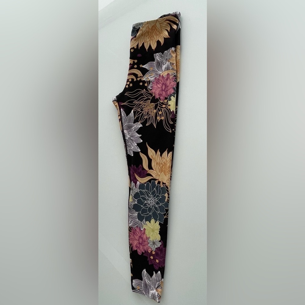 RUNNING BARE Leggings Size 6-8 Multicolor
Ab-Waisted Tights 7/8 Legging Gusset - Picture 2 of 7